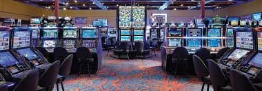 Bermain slot online populer dan live casino dengan peluang kemenangan terbaik